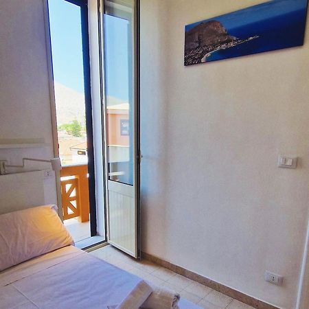 Apartment By The Sea Mondello Beach Palermo Buitenkant foto