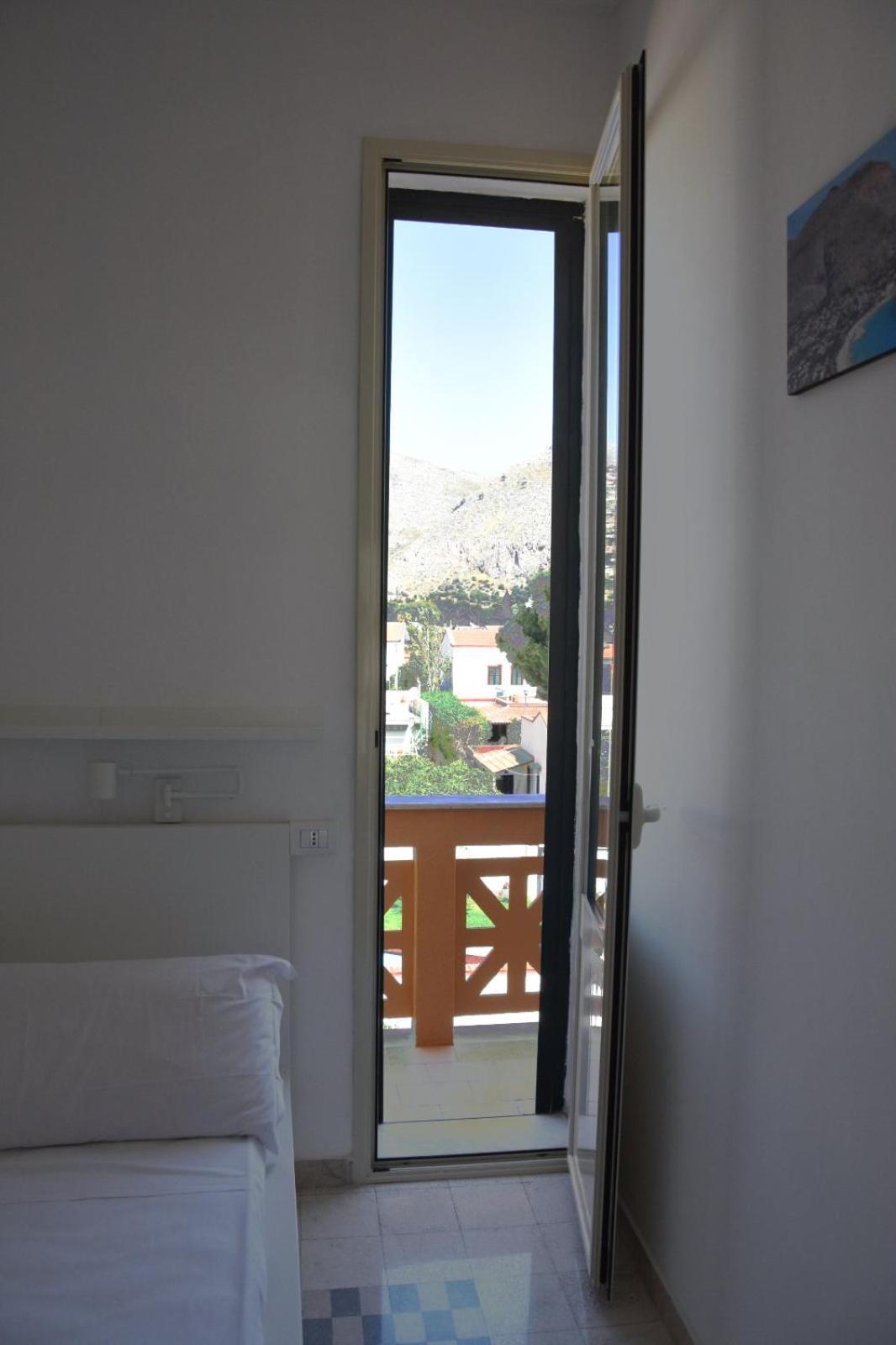 Apartment By The Sea Mondello Beach Palermo Buitenkant foto