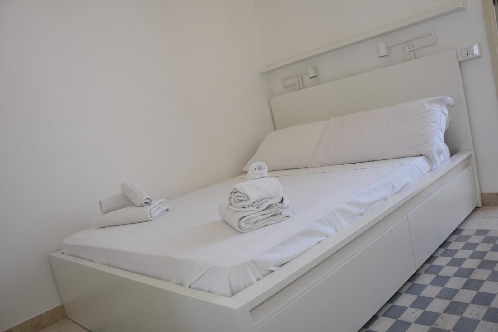 Apartment By The Sea Mondello Beach Palermo Buitenkant foto